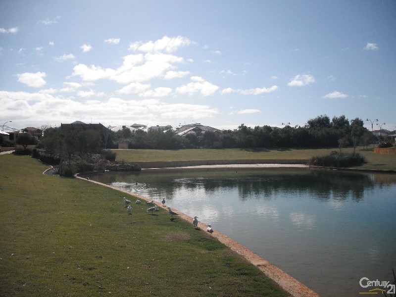 16 Waratah Circle, Halls Head WA 6210