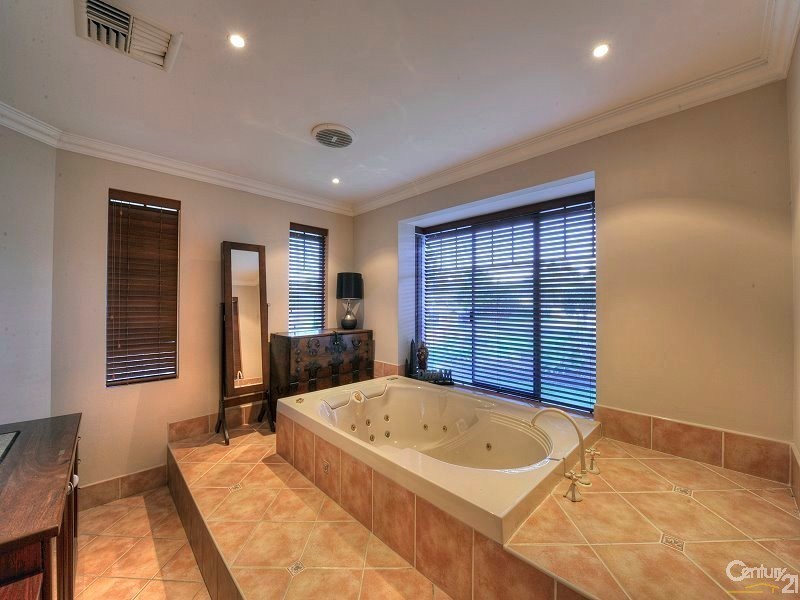 14 Tallas Road, Silver Sands WA 6210