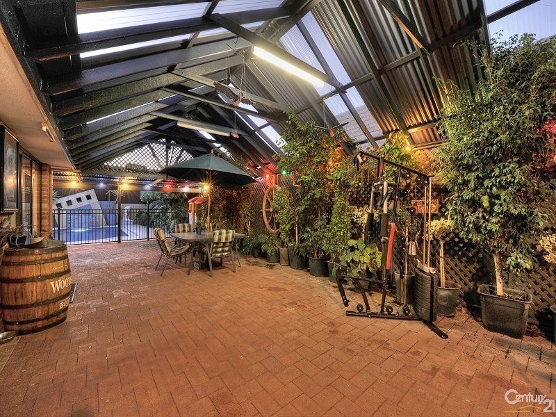 14 Tallas Road, Silver Sands WA 6210