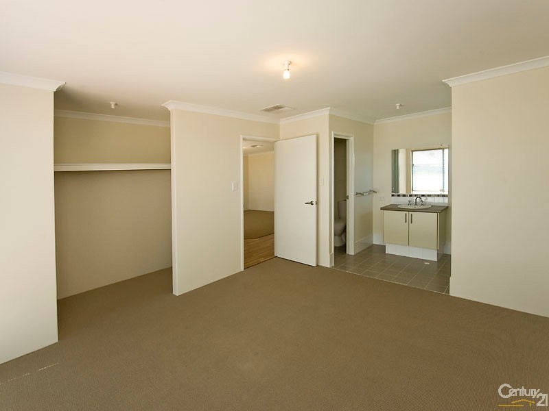 22 Oakwood Gate, Meadow Springs WA 6210