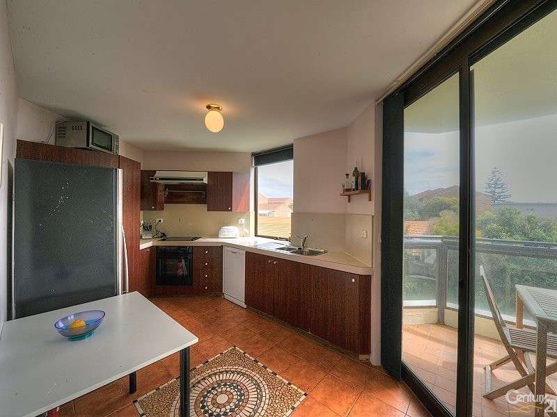 5/6a Valley Road, Halls Head WA 6210