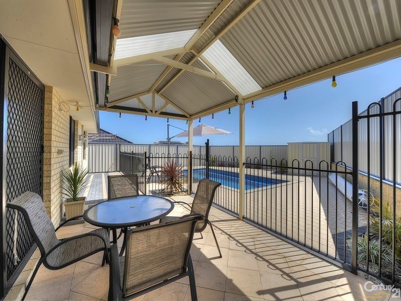 35 Newbridge Street, Meadow Springs WA 6210