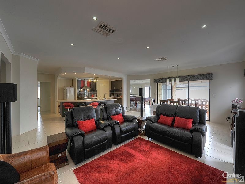 143 Pebblebeach Boulevard, Meadow Springs WA 6210