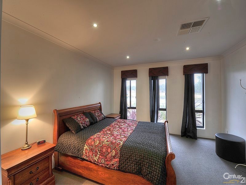 143 Pebblebeach Boulevard, Meadow Springs WA 6210