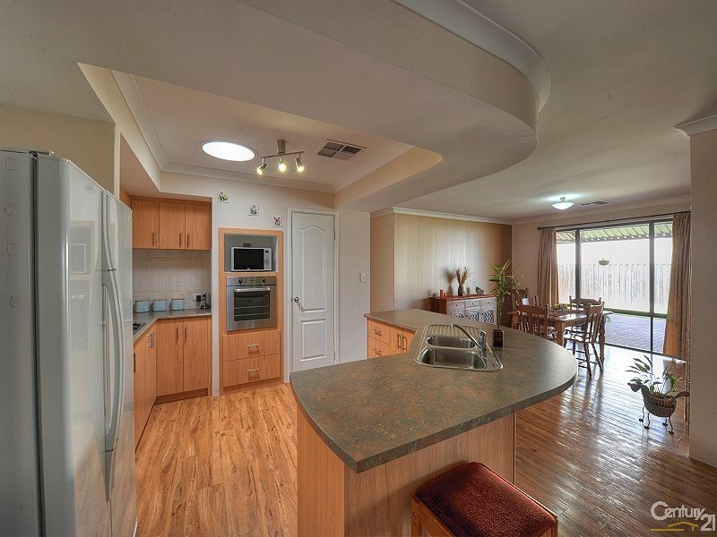 10 Riverina Avenue, Coodanup WA 6210