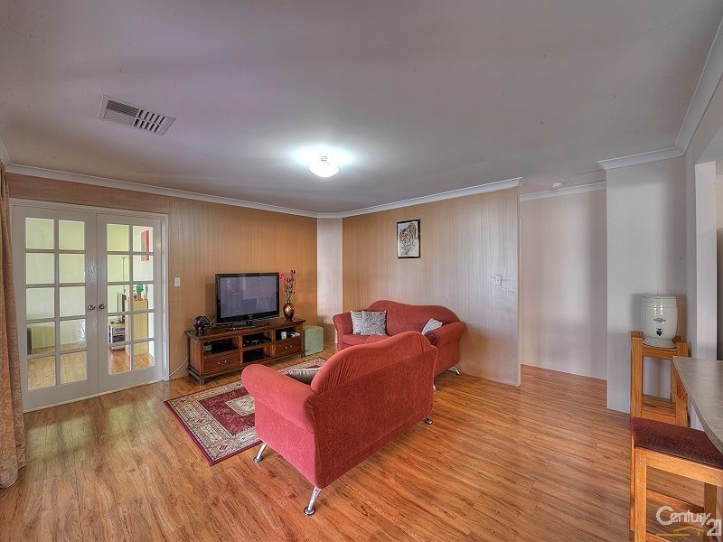 10 Riverina Avenue, Coodanup WA 6210