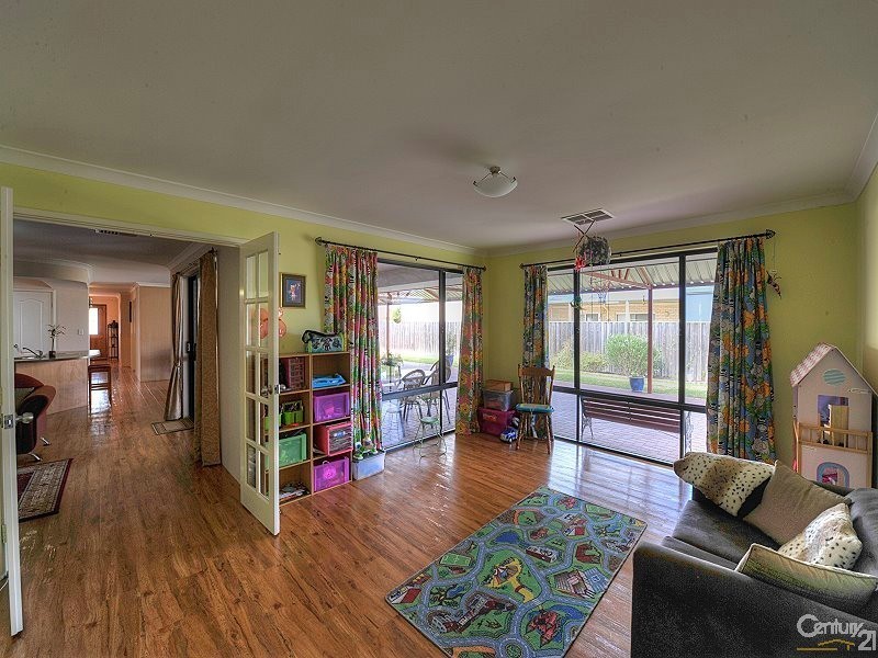 10 Riverina Avenue, Coodanup WA 6210