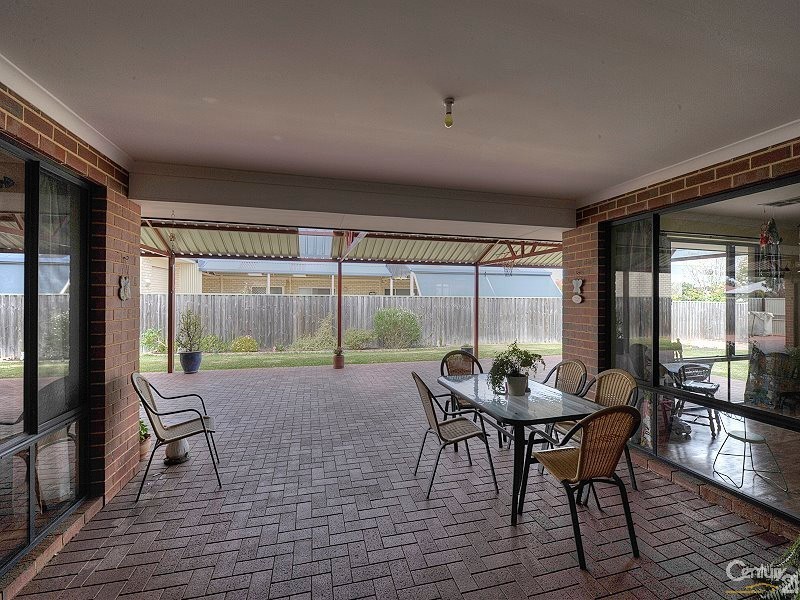 10 Riverina Avenue, Coodanup WA 6210