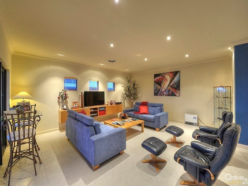 10 Brindabella Crescent, Halls Head WA 6210
