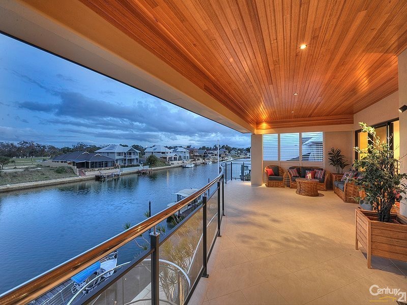 10 Brindabella Crescent, Halls Head WA 6210