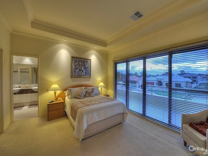 10 Brindabella Crescent, Halls Head WA 6210