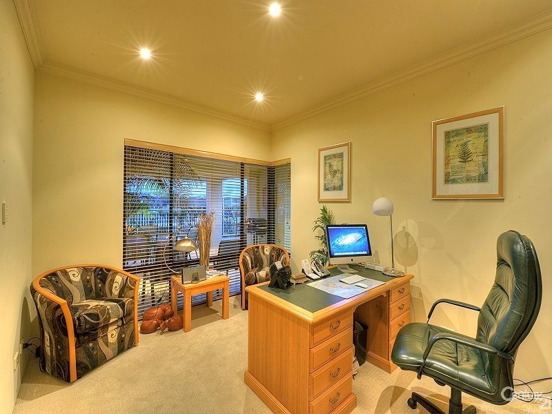 10 Brindabella Crescent, Halls Head WA 6210