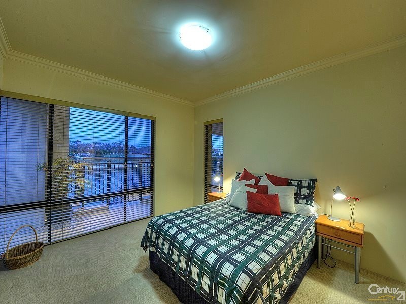 10 Brindabella Crescent, Halls Head WA 6210