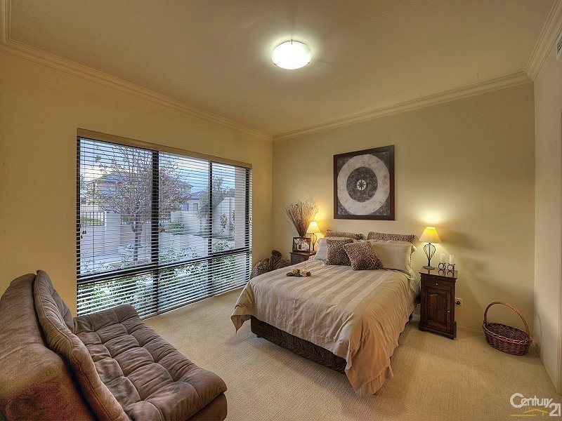 10 Brindabella Crescent, Halls Head WA 6210