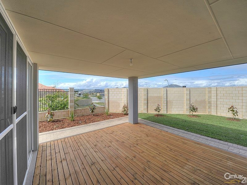 1 Shonae Pass, Halls Head WA 6210