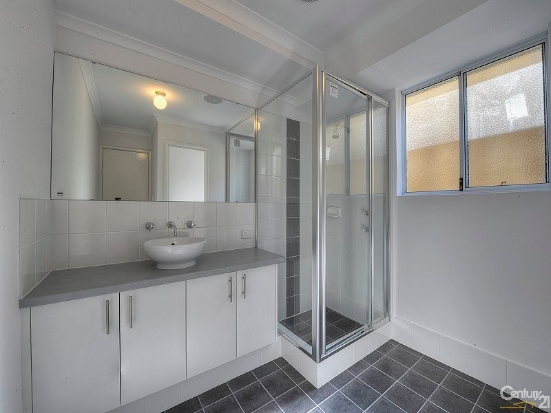 1 Shonae Pass, Halls Head WA 6210