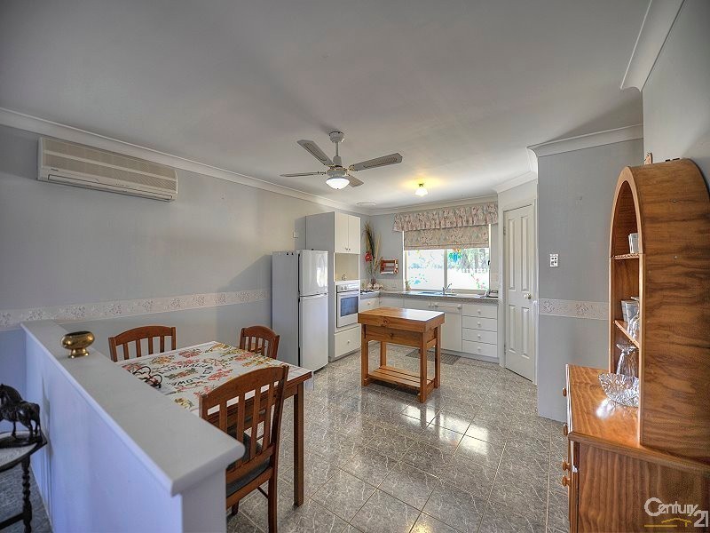 31 Deering Drive, North Yunderup WA 6208