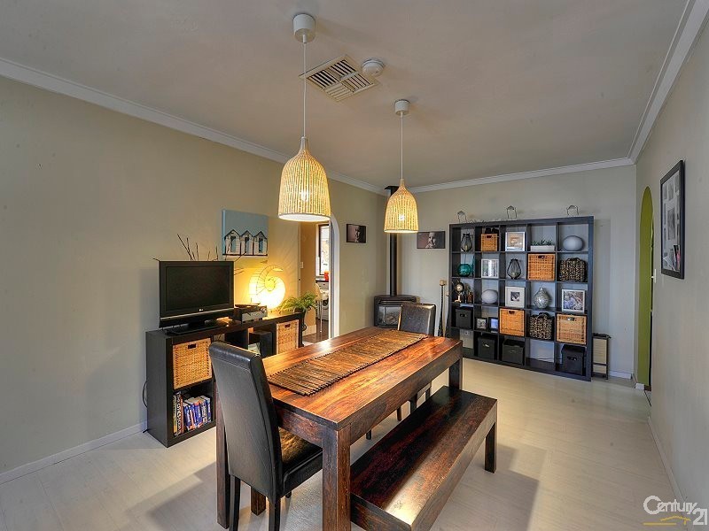 4 Karinga Road, San Remo WA 6210