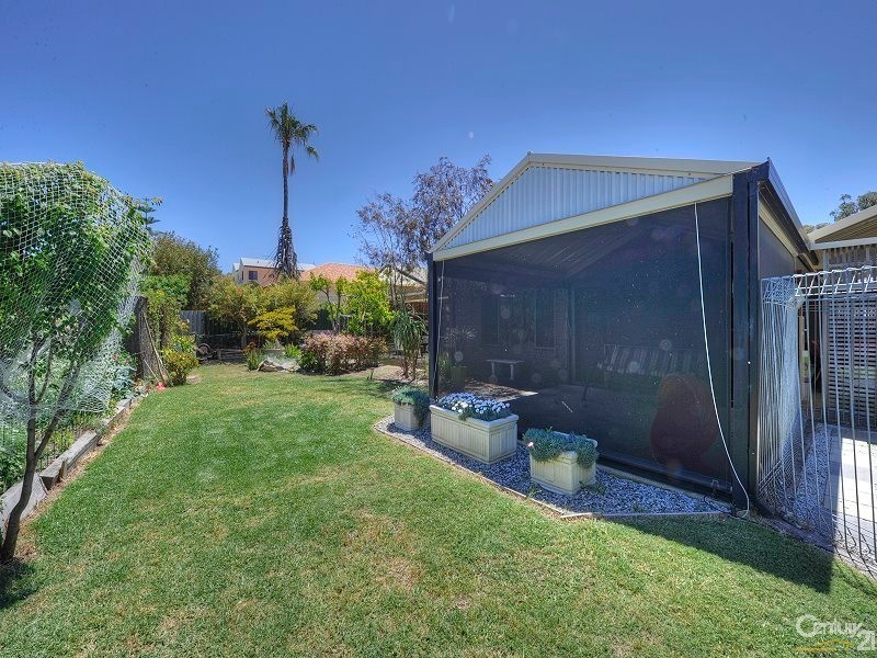 4 Karinga Road, San Remo WA 6210