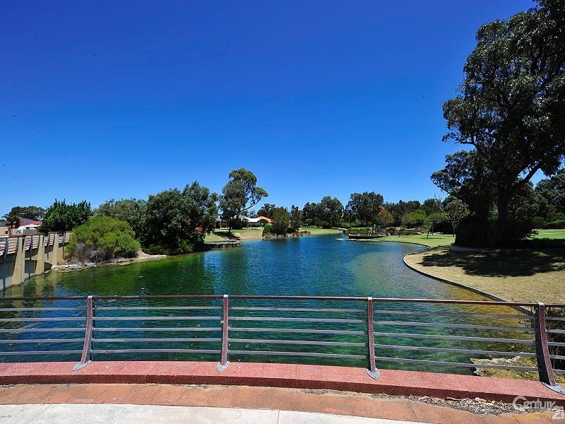 12 Grandmere Parade, Meadow Springs WA 6210