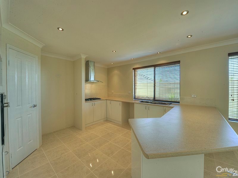 18 Lascelles Circus, Lakelands WA 6180