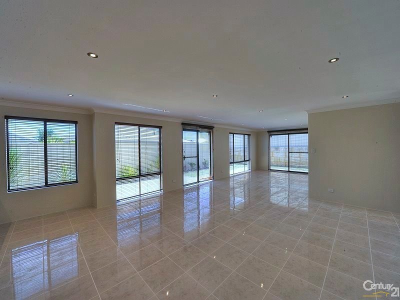 18 Lascelles Circus, Lakelands WA 6180