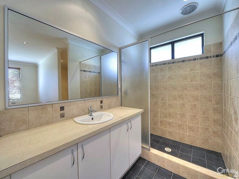 18 Lascelles Circus, Lakelands WA 6180