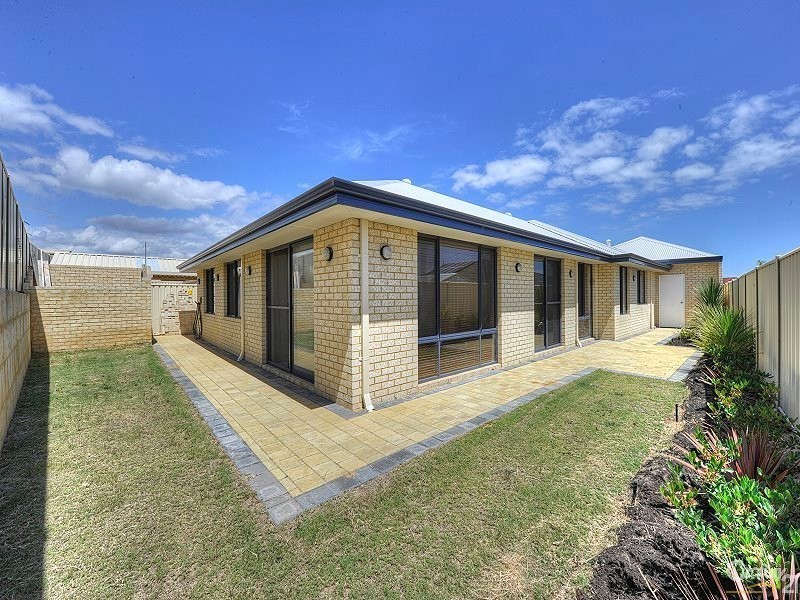 18 Lascelles Circus, Lakelands WA 6180
