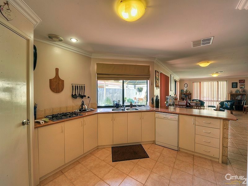 181 Peelwood Parade, Halls Head WA 6210