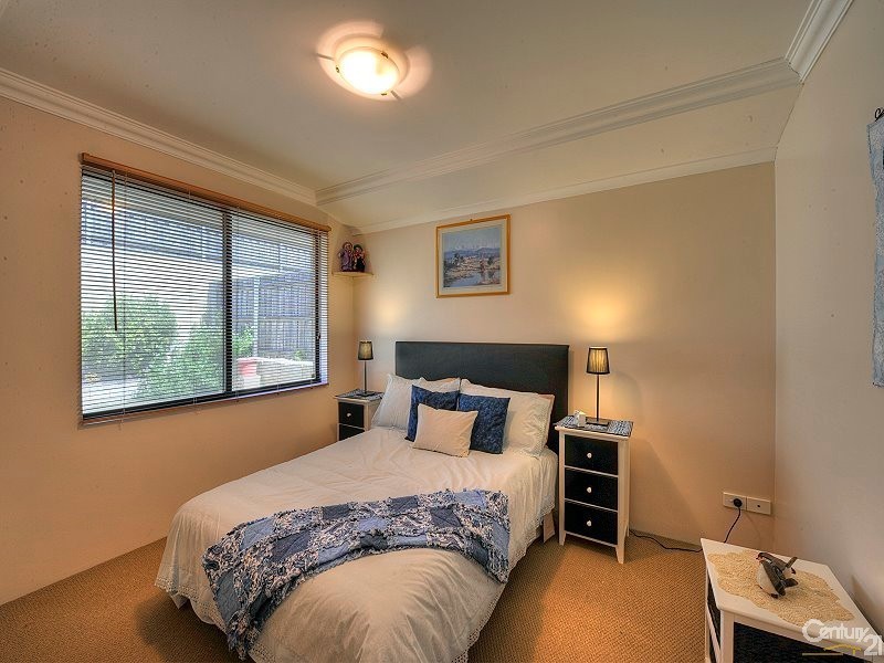 181 Peelwood Parade, Halls Head WA 6210