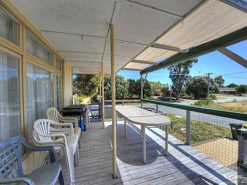 22 Ellendale Street, Golden Bay WA 6174