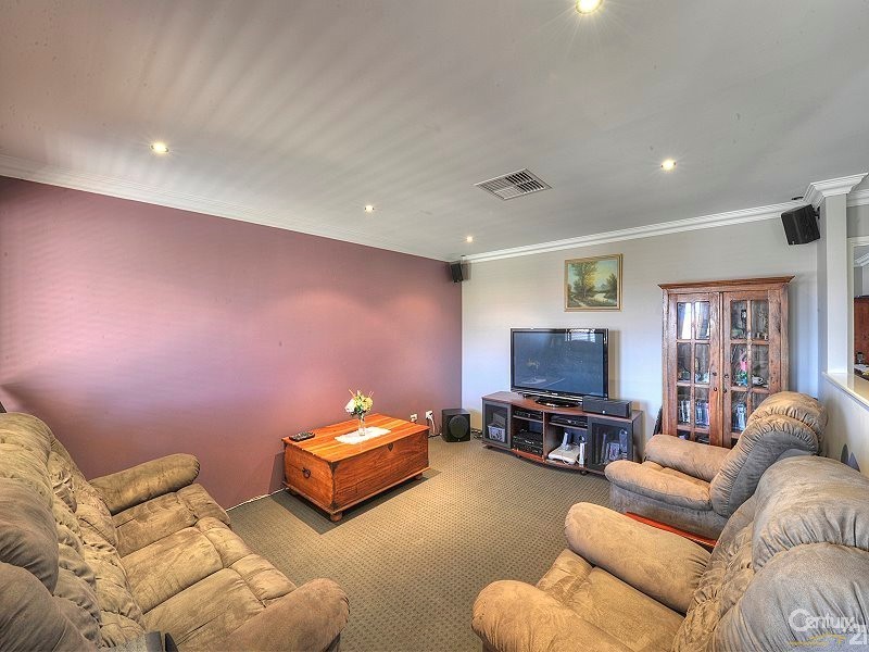 24 Finchley Avenue, Meadow Springs WA 6210