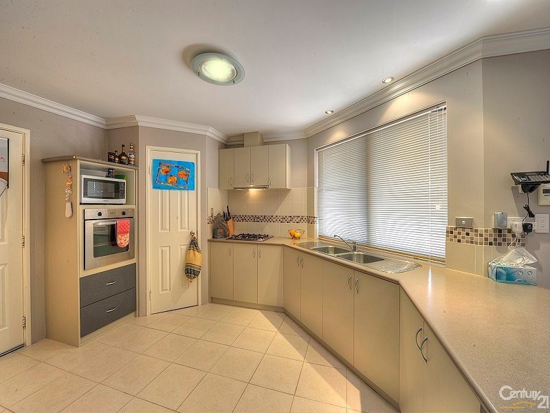 24 Finchley Avenue, Meadow Springs WA 6210