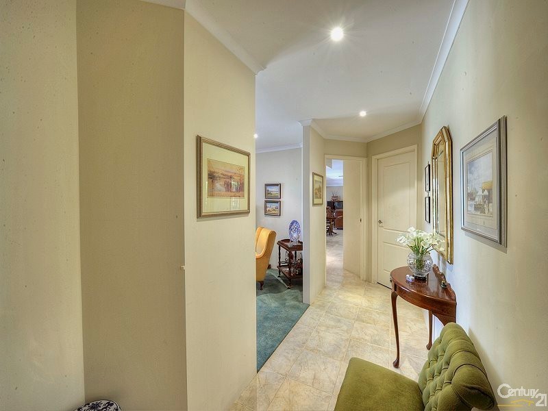 1 Brouwer Trail, Dudley Park WA 6210
