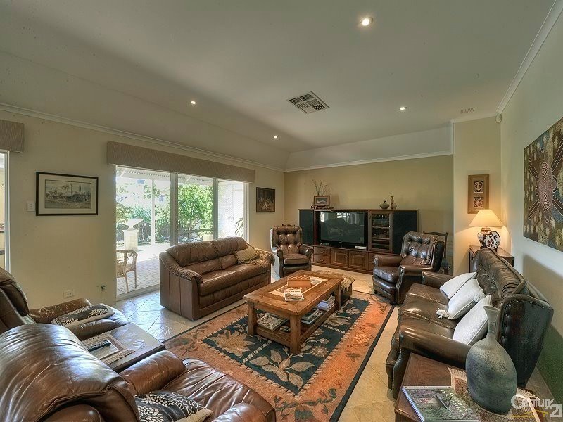 1 Brouwer Trail, Dudley Park WA 6210