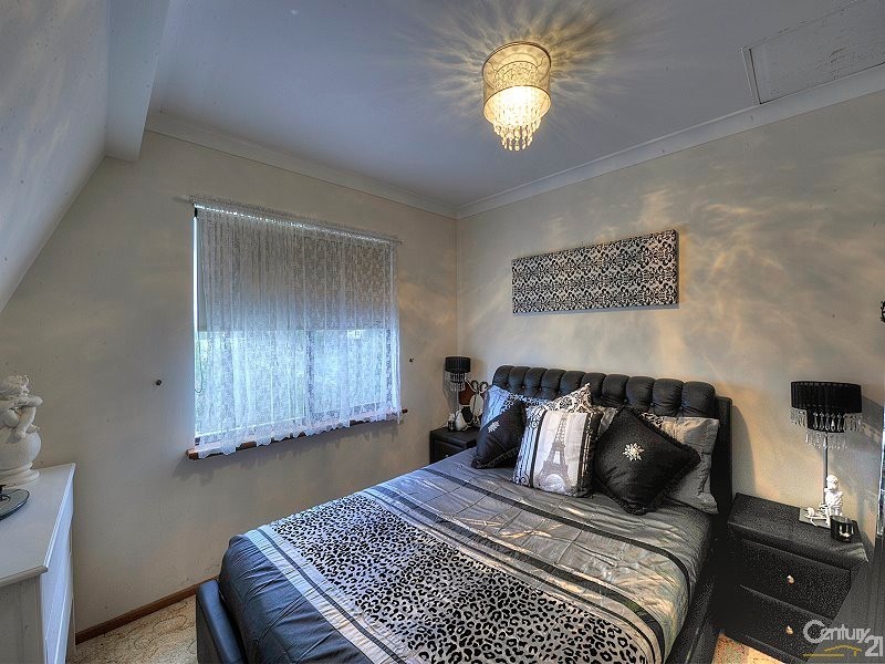 36 Denham Street, Dudley Park WA 6210