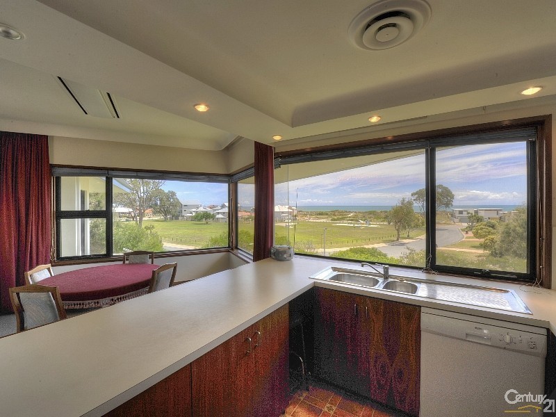 16 Breaker Close, Silver Sands WA 6210