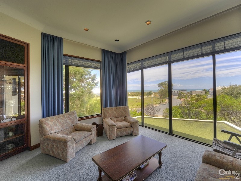 16 Breaker Close, Silver Sands WA 6210