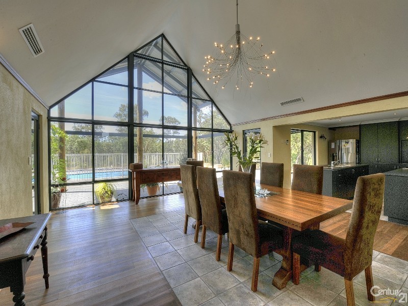 190 Riverland Drive, Stake Hill WA 6181