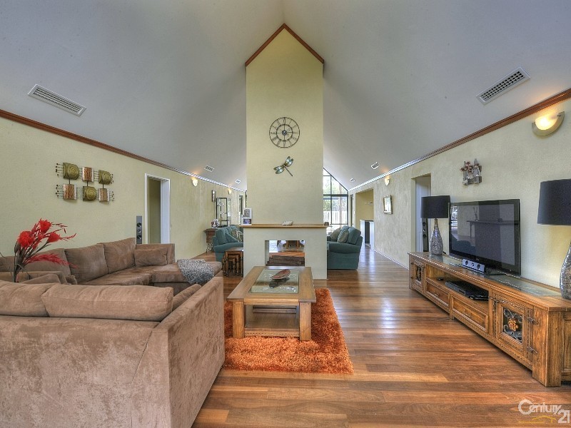 190 Riverland Drive, Stake Hill WA 6181