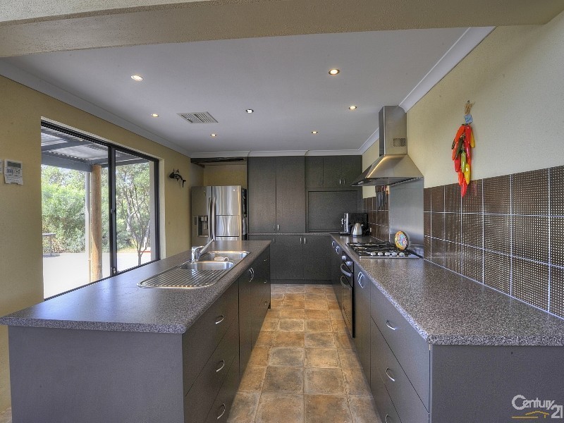 190 Riverland Drive, Stake Hill WA 6181