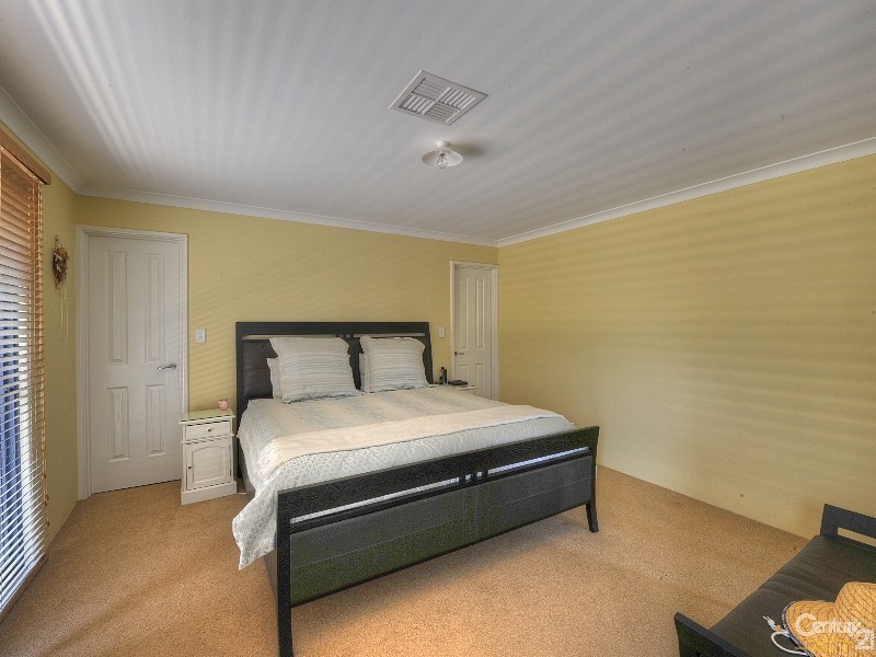 190 Riverland Drive, Stake Hill WA 6181