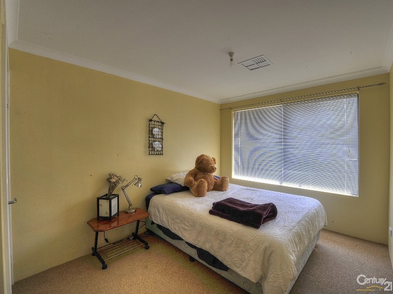 190 Riverland Drive, Stake Hill WA 6181