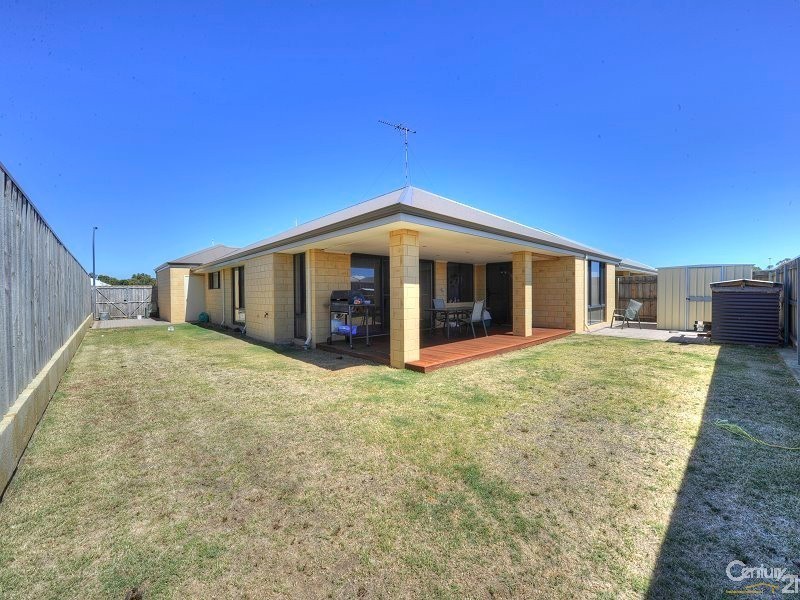 16 Splendens Turn, Halls Head WA 6210