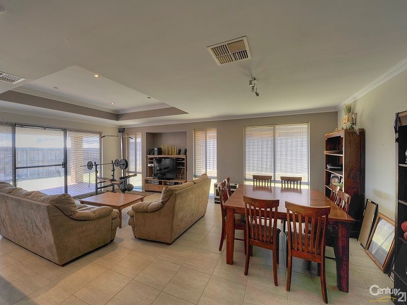 16 Splendens Turn, Halls Head WA 6210