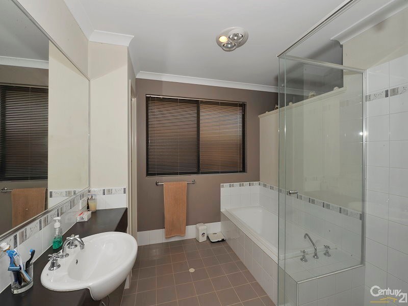 16 Splendens Turn, Halls Head WA 6210