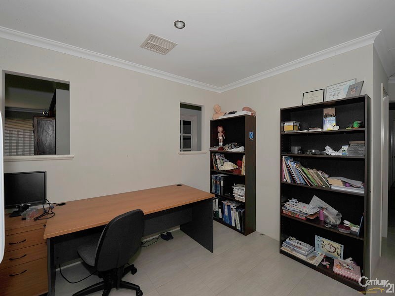 16 Splendens Turn, Halls Head WA 6210