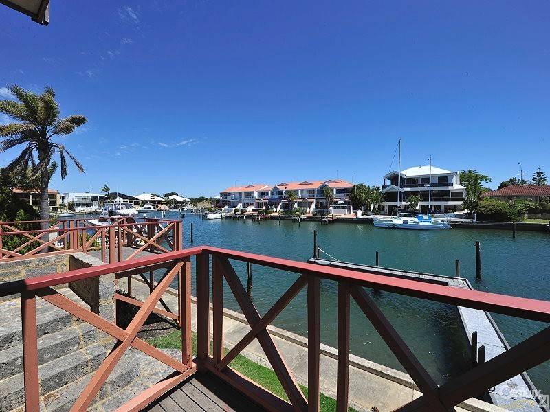 4 Cambria Island Retreat, Halls Head WA 6210