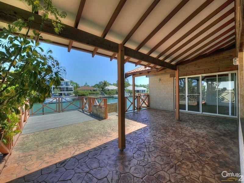 4 Cambria Island Retreat, Halls Head WA 6210