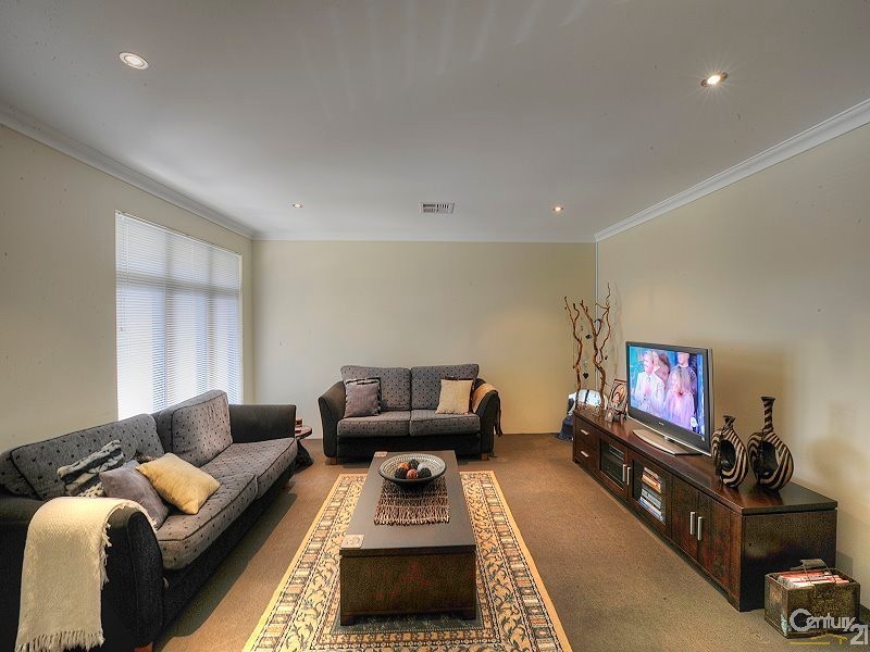 8 Myalla Pass, Lakelands WA 6180